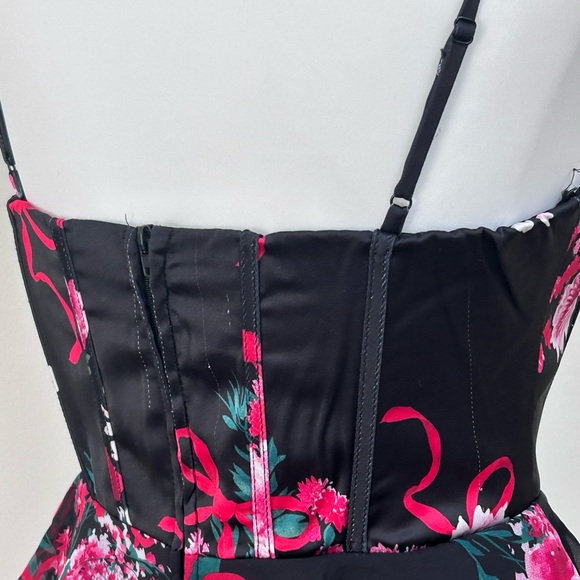 🎀🌹Gorgeous Ribbon and Roses Print Ruffled Corset Mini Dress - Picture 4 of 12